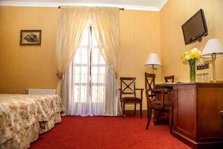 Отель Reikartz Kamianets-Podilskyi Каменец-Подольский Улучшенный двухместный номер с 2 отдельными кроватями-6